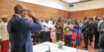 À Conakry, Oligui Nguema tend la main à la jeunesse gabonaise de Guinée