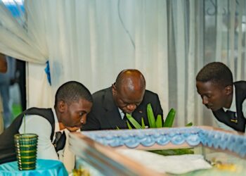 Le Couple Présidentiel rend un dernier hommage à Catherine Mba, icône de la République gabonaise