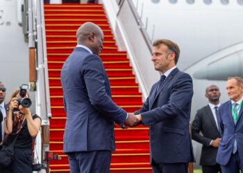 Emmanuel Macron salue « le nouveau Gabon » et réaffirme l’ancrage d’un partenariat refondé
