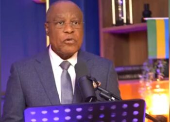 À l’approche de la visite de Macron au Gabon, la sortie d’Ondo Ossa suscite interrogations et critiques