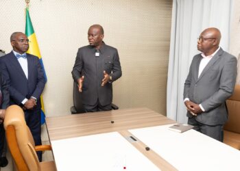 Absentéisme des agents à la fonction publique : Oligui Nguema prêt à licencier les fonctionnaires rebelles