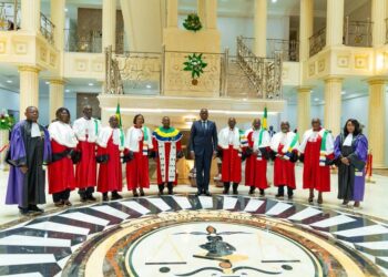 Oligui Nguema scelle le retour à l’ordre constitutionnel : les neuf juges de la Cour constitutionnelle prêtent serment