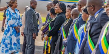 Oligui Nguema et son épouse dans l&rsquo;Ogooué-Lolo pour le nouvel An : la gouvernance de proximité à l’épreuve du terrain