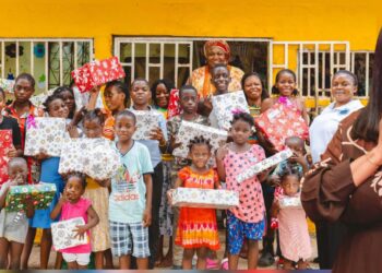 Noël de la dignité : quand la Fondation Dorcas redonne une voix aux enfants des centres d’accueil du Grand Libreville