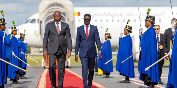 Diplomatie africaine : Oligui Nguema accueille le Président sénégalais Bassirou Diomaye Faye à Libreville