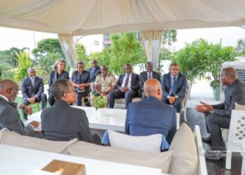 Hommage républicain : Oligui Nguema présente personnellement ses condoléances aux représentants de la famille d’Emmanuel Ondo Methogo