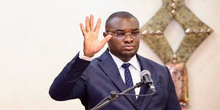 Gabon : après les incompréhensions, Aurélien Mintsa Mi-Nguema officialise sa prise de fonctions comme ambassadeur en Inde par sa prestation de serment