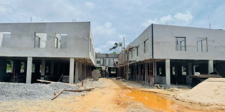 Makokou : le marché public voulu par Oligui Nguema sort enfin de terre