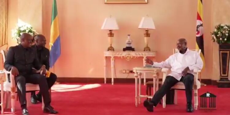 “L’Afrique doit transformer ses propres matières premières”: Museveni salue la vision industrielle d’Oligui Nguema