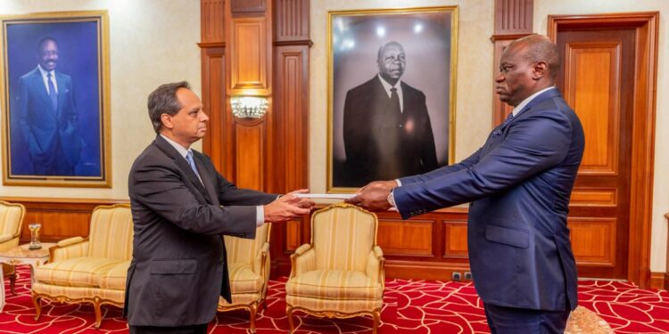 Gabon : Brice Clotaire Oligui Nguema reçoit les lettres de créance de Cinq nouveaux Ambassadeurs