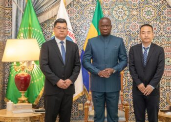 Infrastructures routières : Zhu Junbo reçu en audience au Palais Rénovation par le Président Oligui Nguema 