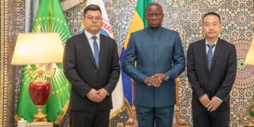 Infrastructures routières : Zhu Junbo reçu en audience au Palais Rénovation par le Président Oligui Nguema 