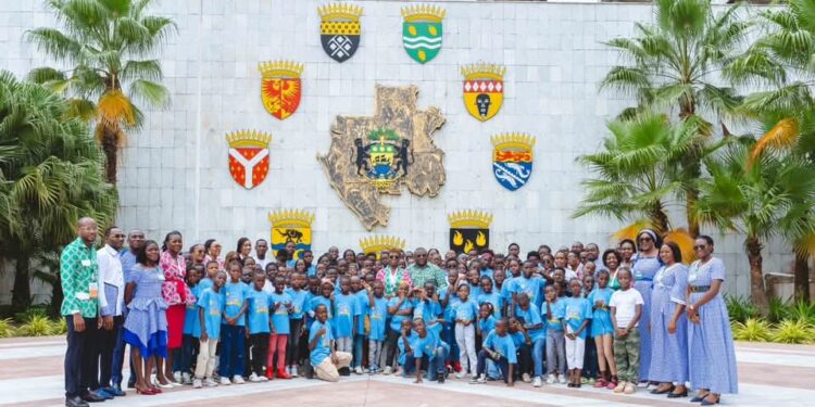 Quand la République ouvre ses portes : les enfants du camp de vacances « Lumière d’Enfants » en immersion au palais Présidentiel