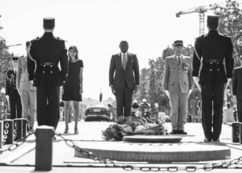 À l’Arc de Triomphe, Oligui Nguema rend hommage aux héros de la Première Guerre mondiale