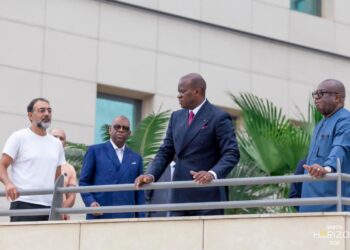 Après la diplomatie, le terrain : Oligui Nguema inspecte la réhabilitation de l’Hôtel des Ambassadeurs