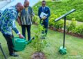 Gabon-Ghana : Brice Clotaire Oligui Nguema et John Dramani Mahama scellent leur rapprochement par la plantation de « l’arbre de l’amitié »