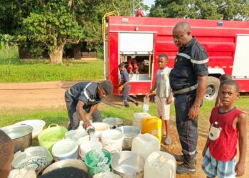 Gabon : l’État reprend le contrôle du commerce de l’eau et met fin à la spéculation