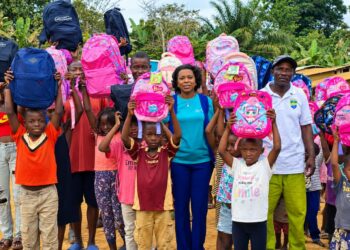La Fondation Ma Bannière poursuit sa campagne de distribution de kits scolaires dans l’Ogooué-Ivindo