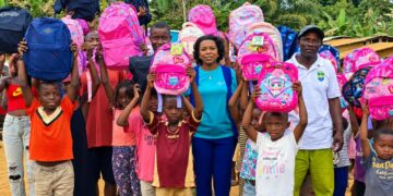 La Fondation Ma Bannière poursuit sa campagne de distribution de kits scolaires dans l’Ogooué-Ivindo