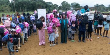 Ogooué-Ivindo : la Fondation Ma Bannière boucle sa campagne de distribution de kits scolaires
