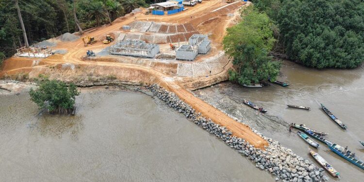 Donguila : sur les berges du Komo, Oligui Nguema transforme la promesse en chantier
