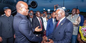 Visite de travail : le Président Brice Clotaire Oligui Nguema accueilli à Ollombo par le Premier ministre Anatole Collinet Makosso