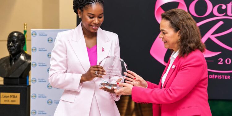 Octobre rose 2026 : Zita Oligui Nguema distinguée pour son engagement contre les cancers féminins 