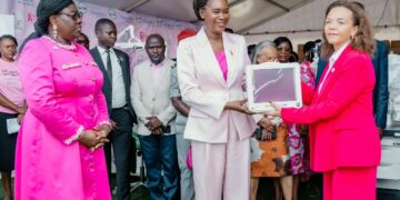 Octobre rose 2026 : Zita Oligui Nguema renforce les capacités du centre hospitalier mère-enfant Fondation Jeanne Ebori